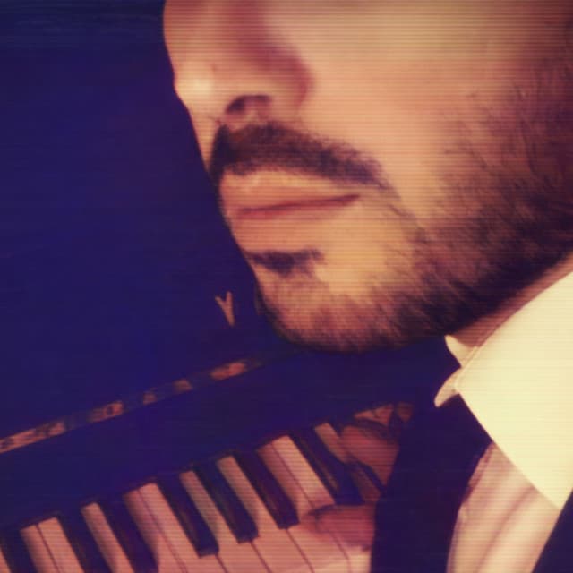 iamMANOLIS